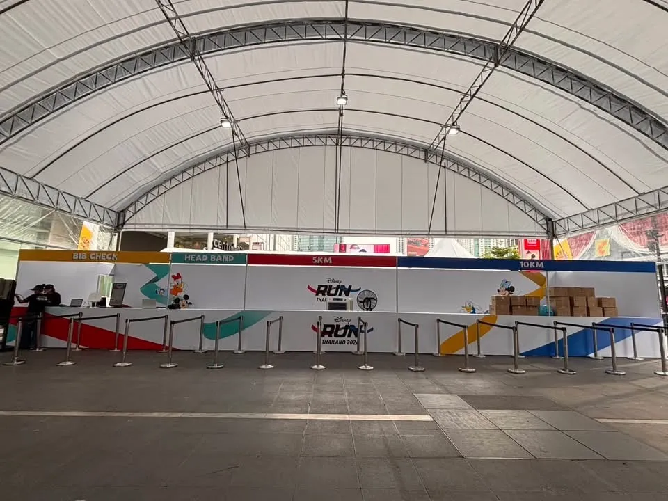 เคาน์เตอร์ตรวจบิบและ Head Band ระยะ 5KM และ 10KM งาน Disney Run Thailand 2026