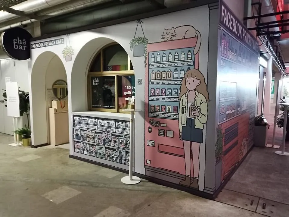 หน้าร้านป็อปอัพ Facebook Privacy Cafe ลายการ์ตูน