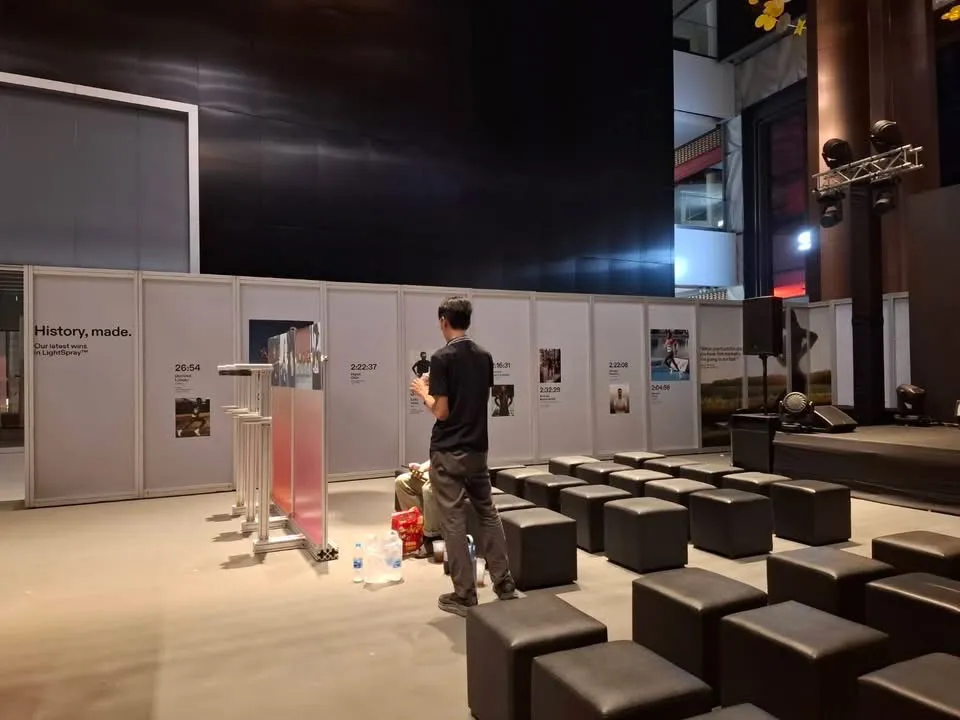 ผนังนิทรรศการ History, made สถิติล่าสุดของ LightSpray ระหว่างติดตั้ง