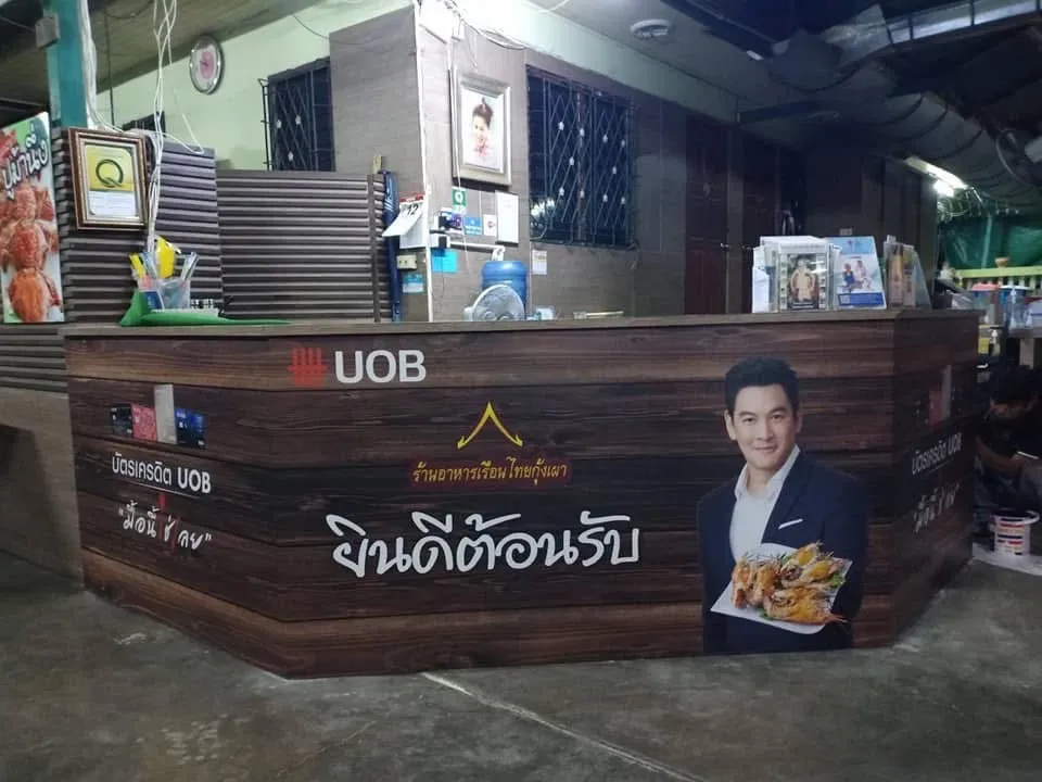 บูธโซน OEM & OBM ระหว่างขั้นตอนติดตั้งผนัง