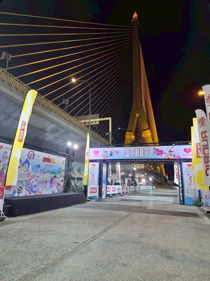 ซุ้ม START บริเวณสะพานพระราม 8 ยามค่ำคืน