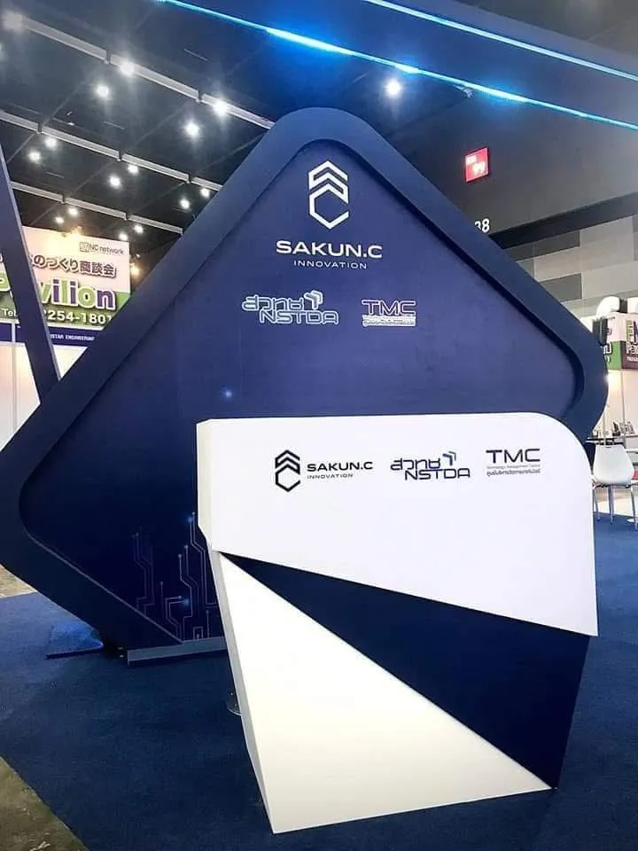 ป้ายทรงเพชร SAKUN.C Innovation มุมด้านหลัง