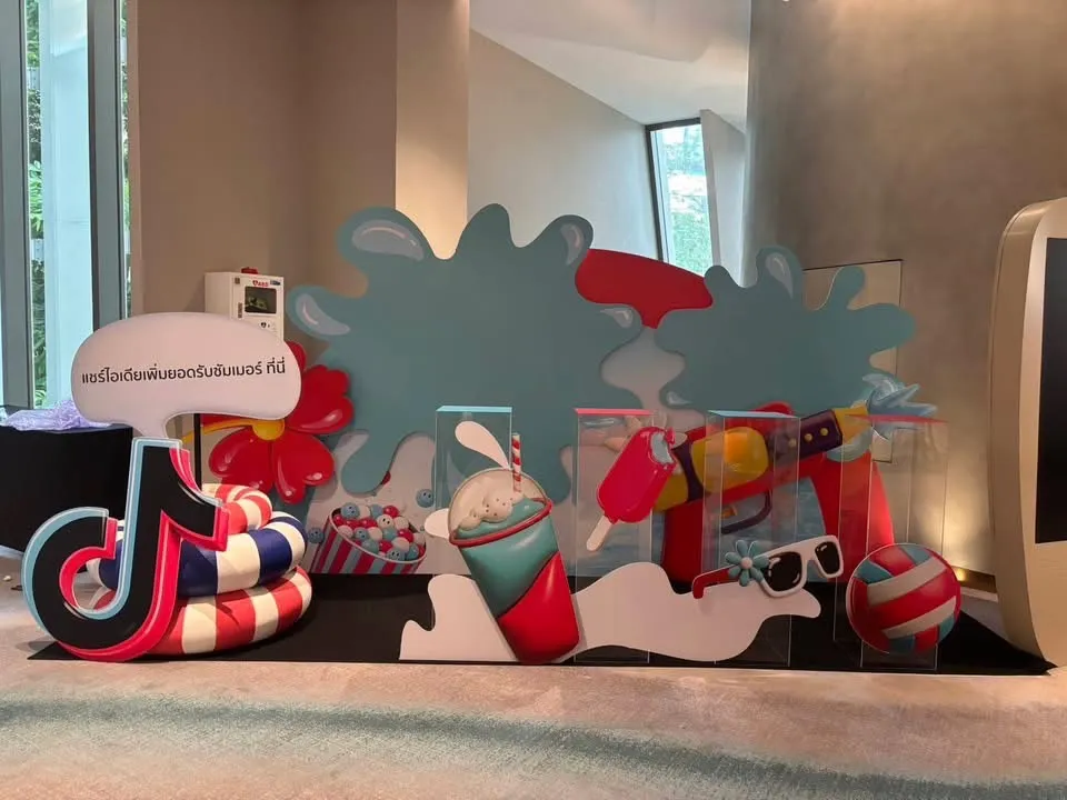 ป้ายตกแต่งธีมสาดน้ำฤดูร้อนพร้อมโลโก้ TikTok งาน Songkran & Summer Festival