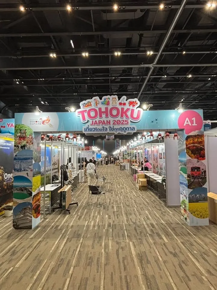 ซุ้มทางเข้างาน Tohoku Japan 2025 ธีมฤดูกาล